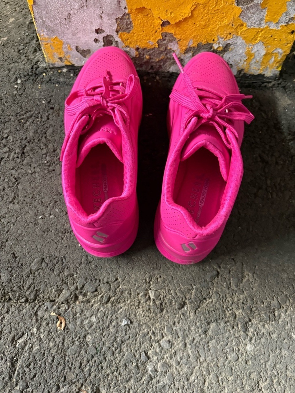SKETCHERS HOT PINK SIZE 5.5